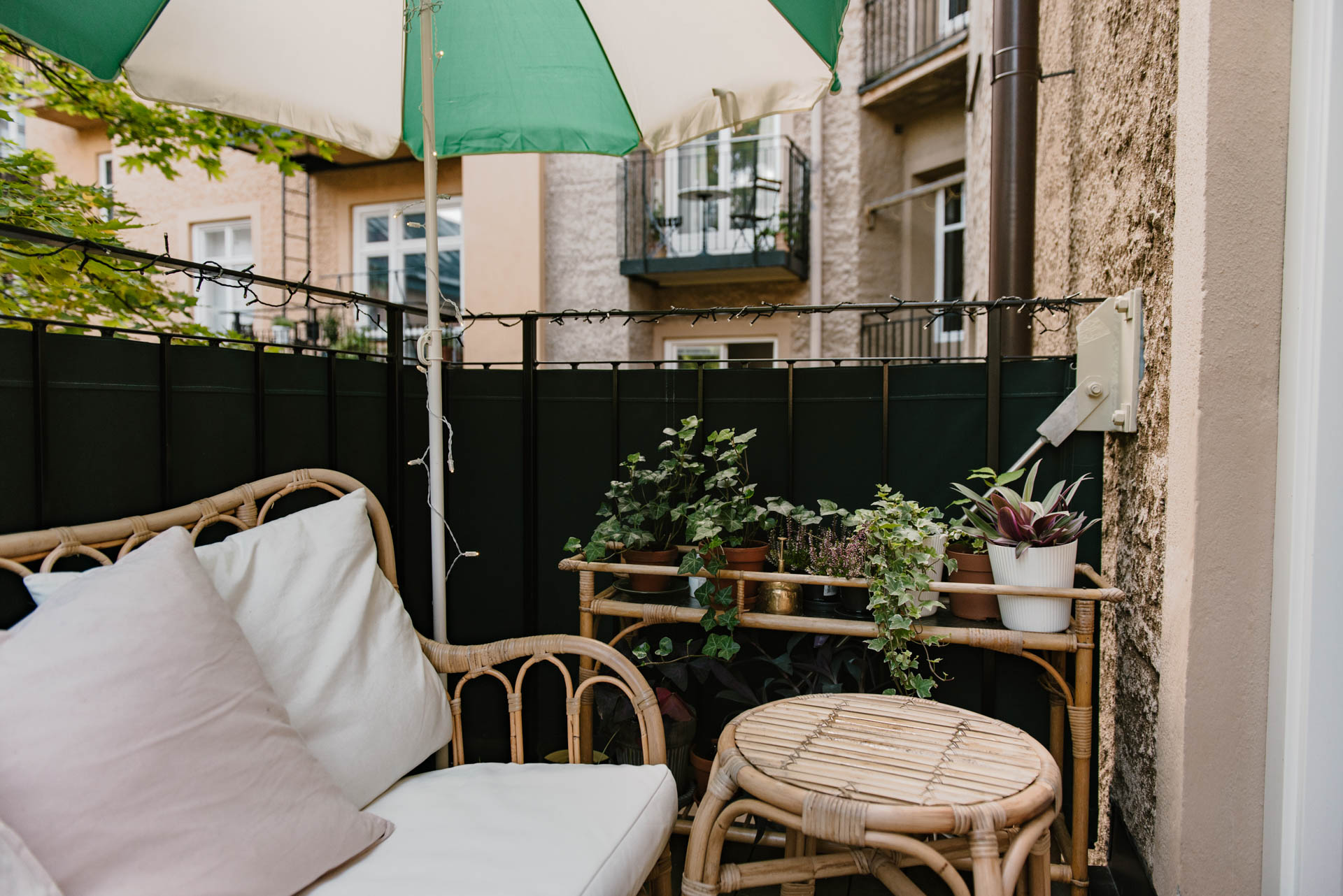  Tropischer  Balkon  mit den IKEA Rattanm beln Wohnideen 