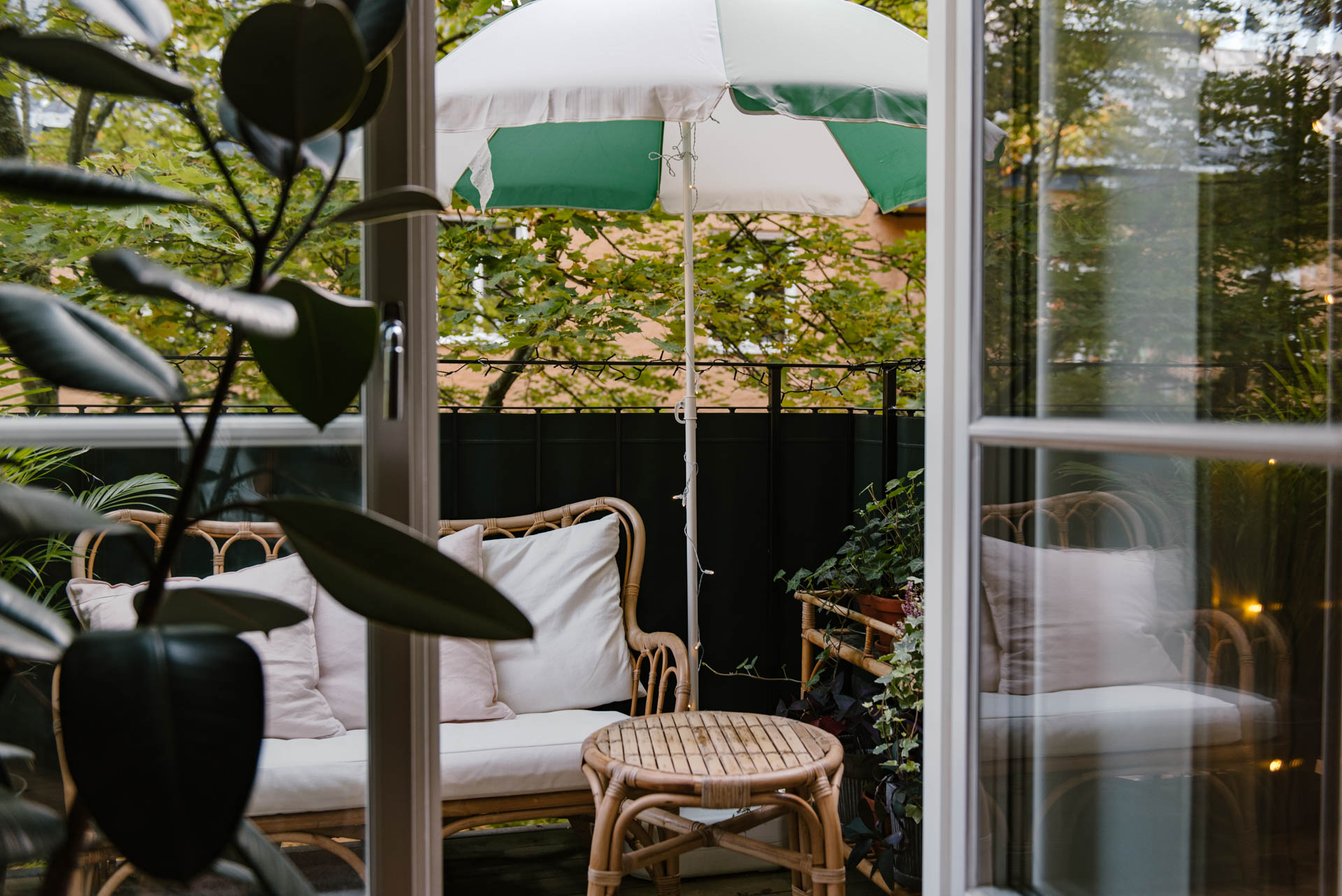  Tropischer  Balkon  mit den IKEA Rattanm beln Wohnideen 