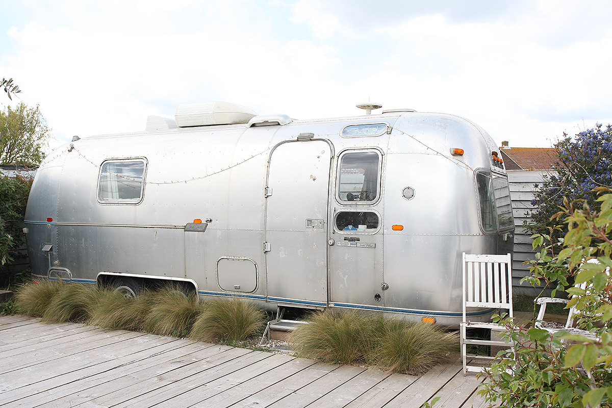 Vintage Wohnwagen im Garten als Gästezimmer Wohnideen